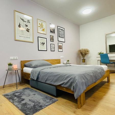 Salon Des Fleurs Linz-Landstrasse Apartment Ngoại thất bức ảnh